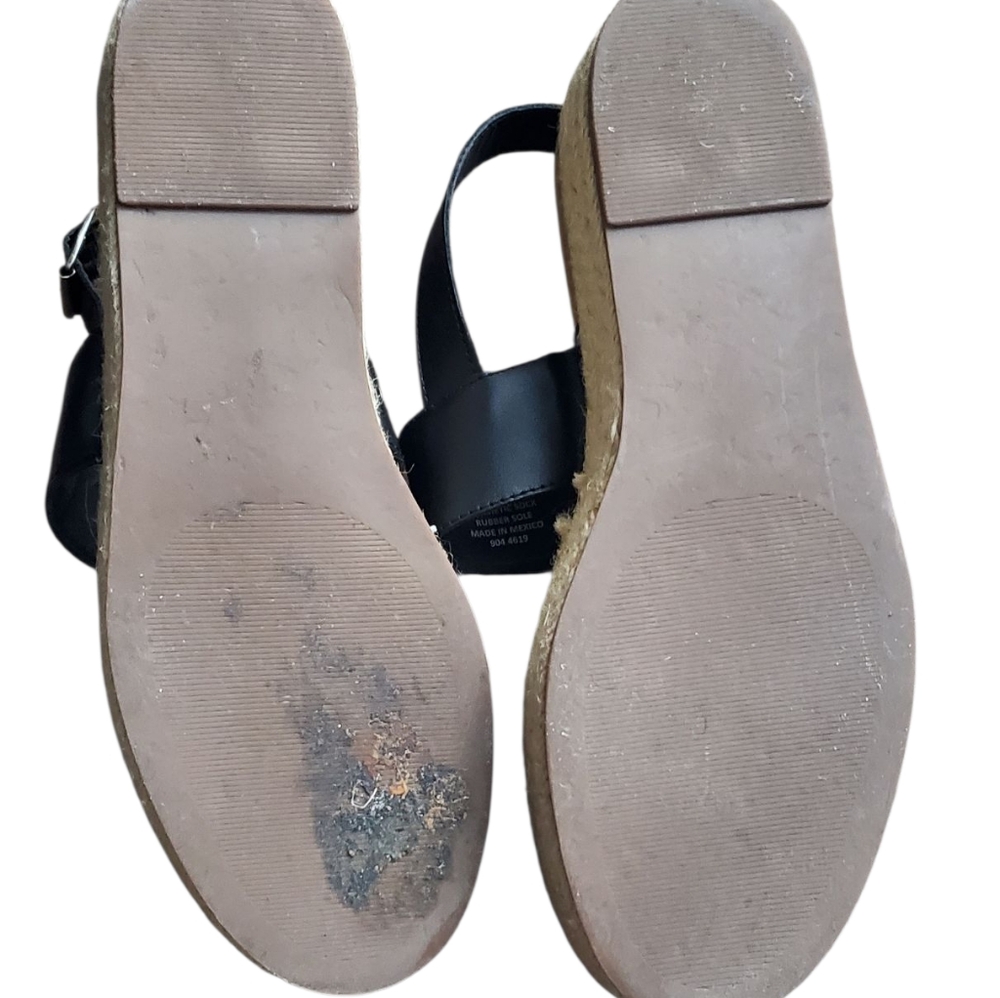 Steve Madden Black and Tan Sandals - Picture 4 of 4
